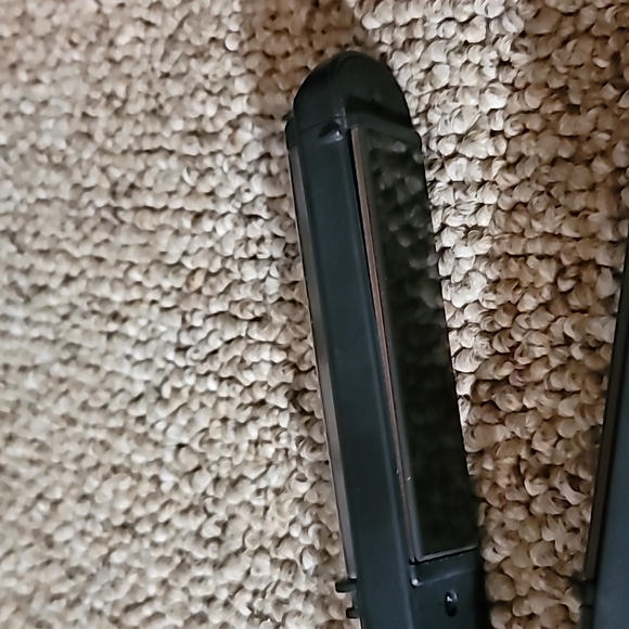 Gently loved Revlon hair dryer and Conair Platinum Flat Iron / Straightener Deal - Picture 12 of 13